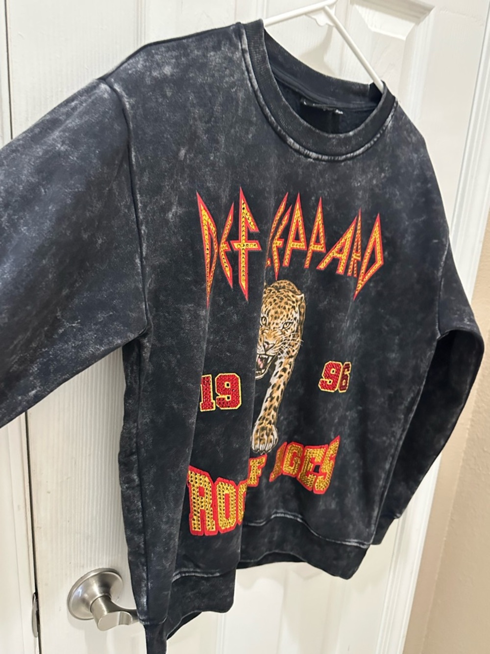 Def Leppard Rhinestone sweatshirt size Small - Picture 9 of 11